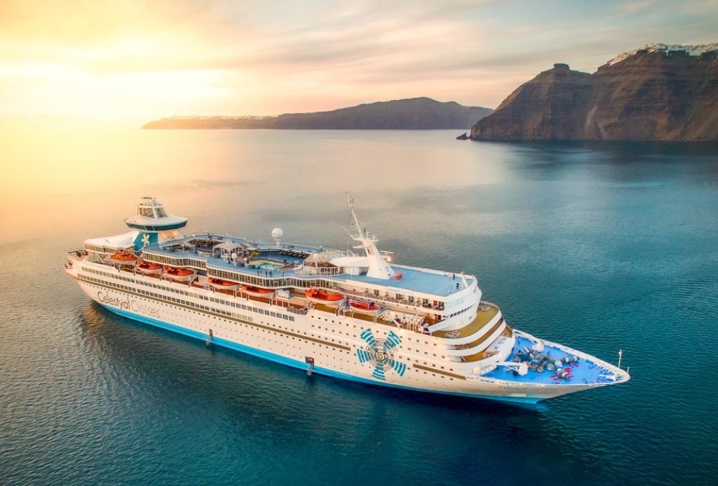 Celestyal-Cruises-CelestyalOlympia-Santorini-capa-2
