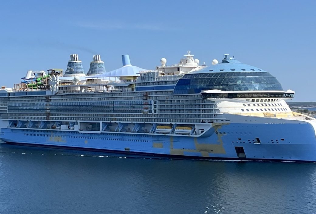 Icon_of_the_Seas_(cropped)