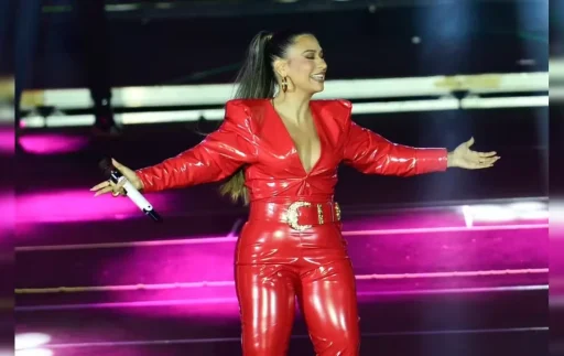 Simone-Mendes-brilha-em-show-no-Navio-Cabare-com-l-00793112-67cb2b25a4a3306bd8c80d1a7242606a-3