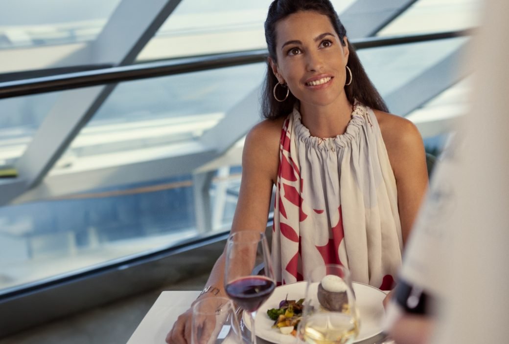 yacht-club-restaurant-image-desktop-v2